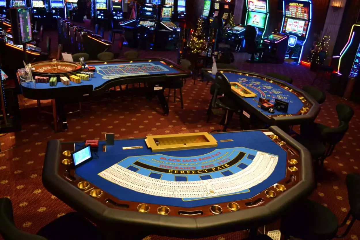 Ak hľadáte Admiral pobočky na východnom Slovensku, navštívte Admiral Casino Poprad. Ide o najnovšiu kamennú herňu, ktorá patrí do portfólia obľúbenej značky.